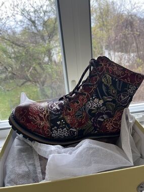 Boots! Lovely, fancy, gorgeous detail, brand new!